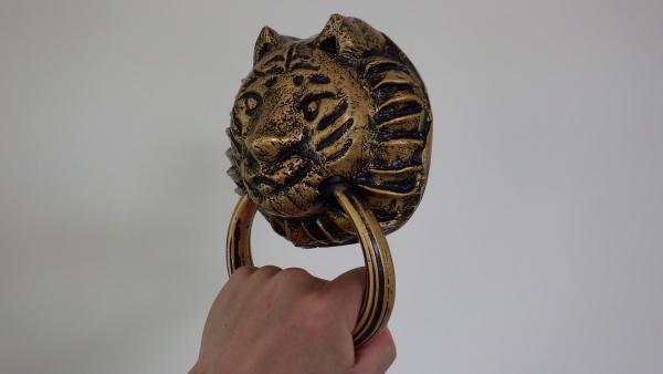 Cast aluminum tiger head gate door handles are accessories used to open doors, gates are made of cast aluminum and are often used for doors and gates made of cast aluminum and wood,....