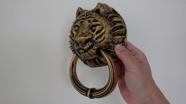 Cast aluminum tiger head gate door handles are accessories used to open doors, gates are made of cast aluminum and are often used for doors and gates made of cast aluminum and wood,....