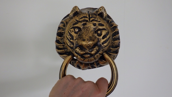 Cast aluminum tiger head gate door handles are accessories used to open doors, gates are made of cast aluminum and are often used for doors and gates made of cast aluminum and wood,....