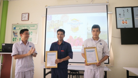 Chúc mừng đến nhân viên được thăng chức và nhân viên 10 năm gắn bó tại công ty ASUZAC ACM