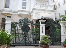 Công trình cổng Sakura xanh giả cổ - Q7. TP Hồ Chí Minh