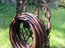 Giá Nhôm Đúc Treo Dây Tưới Nước Làm Vườn