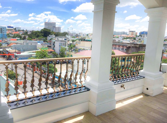 The balcony and stairs at Thủ Đức