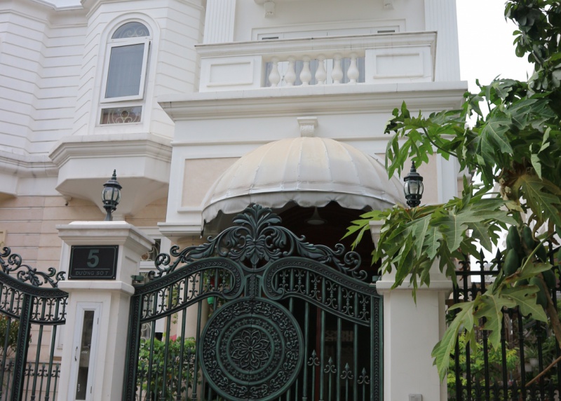 Công trình cổng Sakura xanh giả cổ