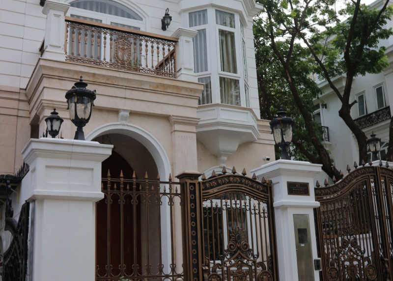 Luxury dual Gate in 2020