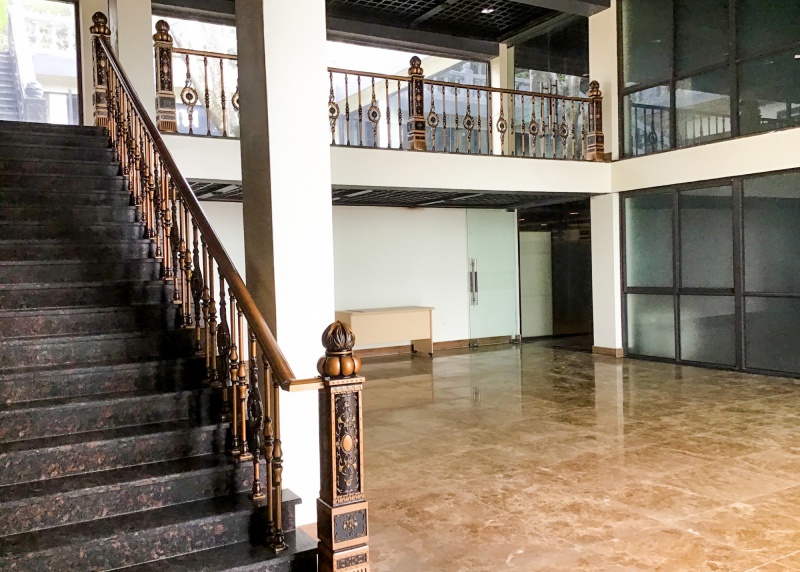 The balcony and stairs at Tam Chuc Pagoda