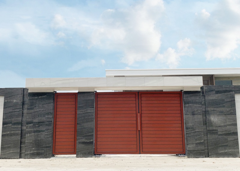 Simpler die-cast aluminum gate