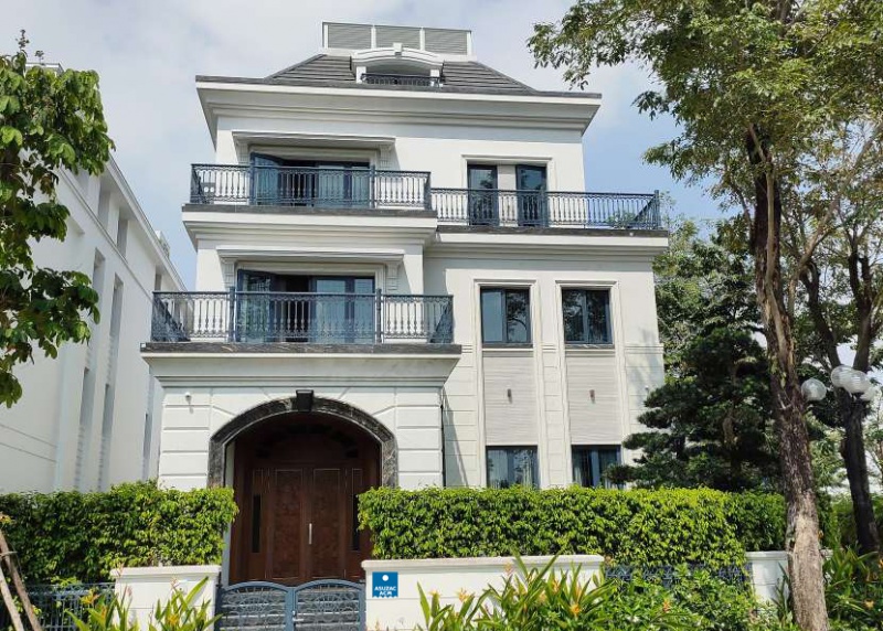 ALUMINUM GUARDS AND CONSTRUCTION WORKS AT VILLA VINHOMES