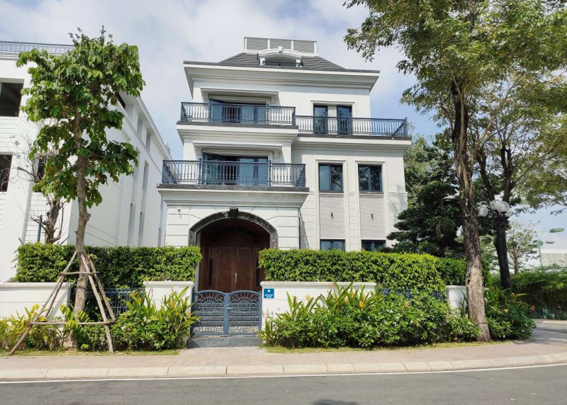 ALUMINUM GUARDS AND CONSTRUCTION WORKS AT VILLA VINHOMES