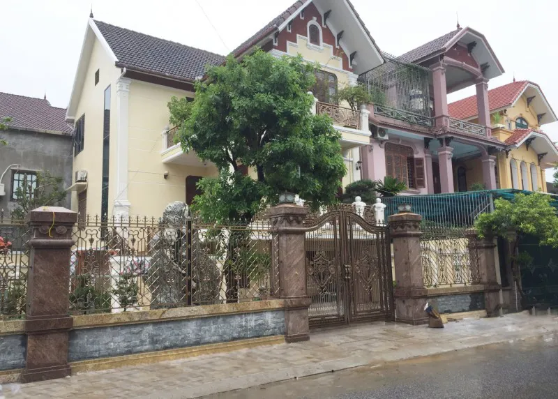 The project of cast aluminum gates, balconies, and fences in Vinh City, Nghệ An Province.