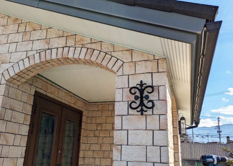 Decorative works of gable eaves in Japan