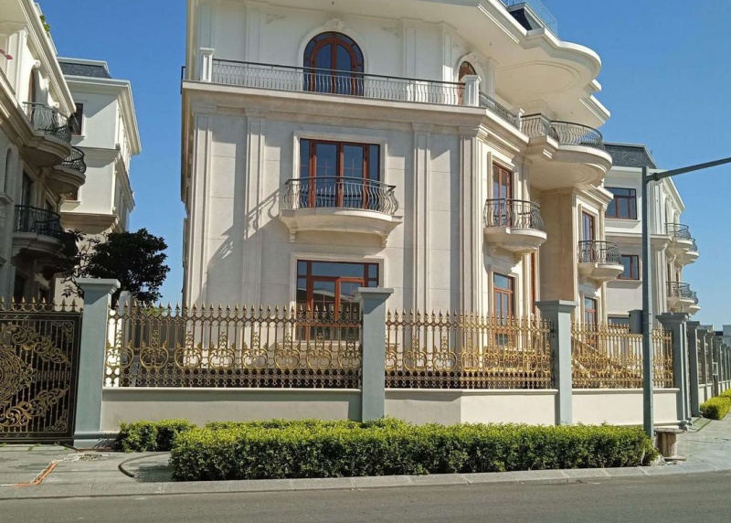 CAST ALUMINUM GATE AND FENCE CONSTRUCTION IN VAN PHUC CITY