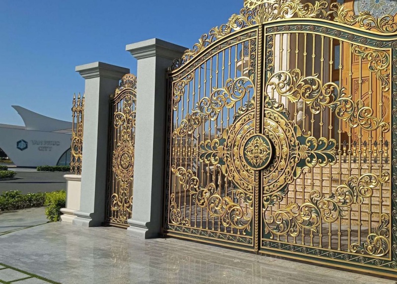 CAST ALUMINUM GATE AND FENCE CONSTRUCTION IN VAN PHUC CITY