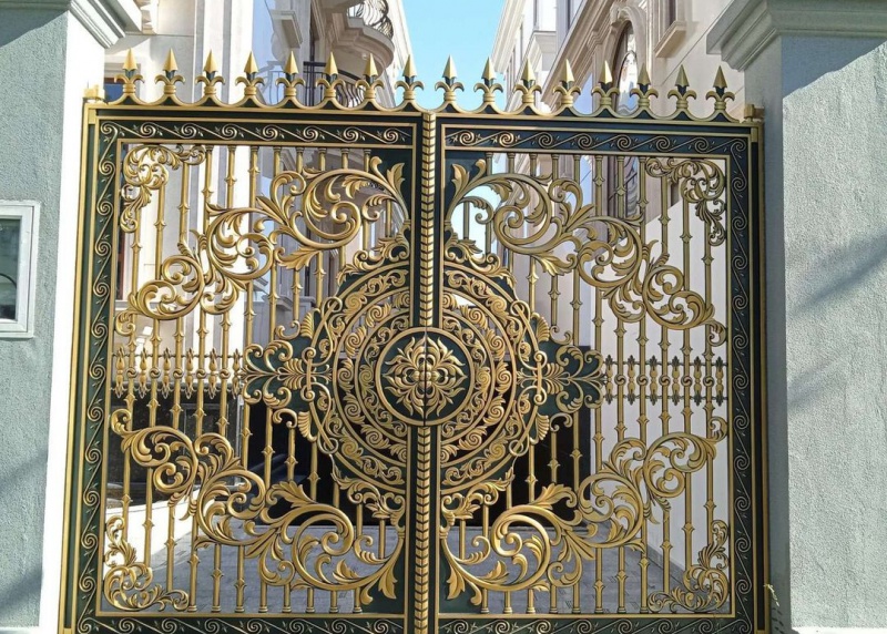 CAST ALUMINUM GATE AND FENCE CONSTRUCTION IN VAN PHUC CITY