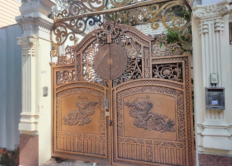 MINI BUCKINGHAM CAST ALUMINUM GATE PROJECT IN BINH THANH