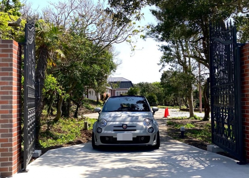 Công trình cổng/hàng rào nhôm đúc. Tòa nhà phụ của trường Shirahama “Chouo Garan”, Thị trấn Shirahama, Thành phố Minamiboso, Tỉnh Chiba