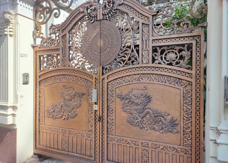 MINI BUCKINGHAM CAST ALUMINUM GATE PROJECT IN BINH THANH