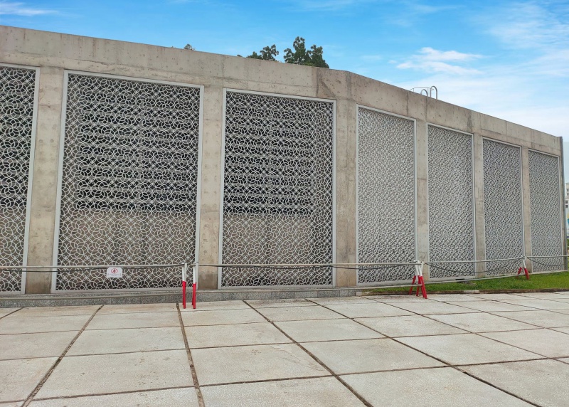 CAST ALUMINUM PATTERN WALLS AT METRO BEN THANH - SUOI ​​TIEN