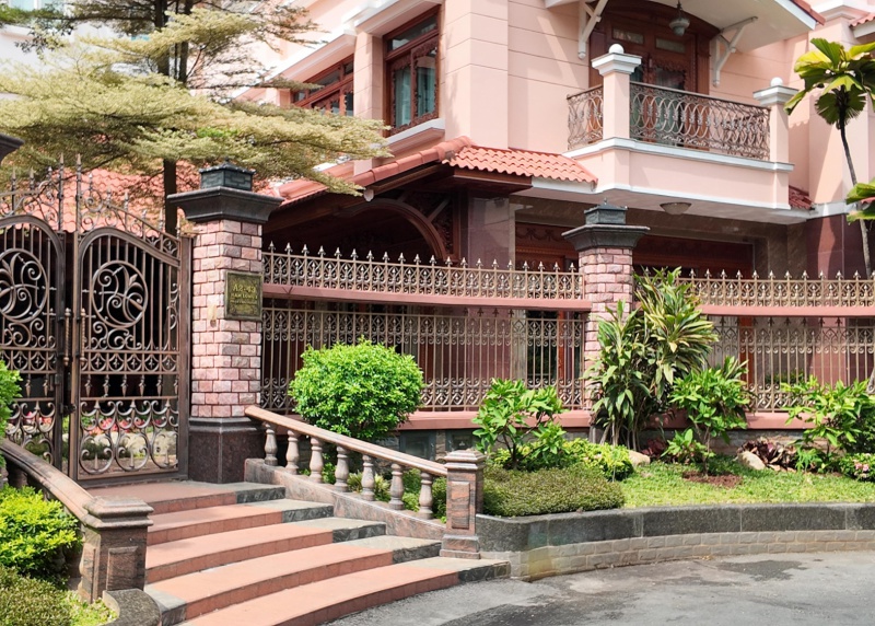 Stresia Cast Aluminum Gates...