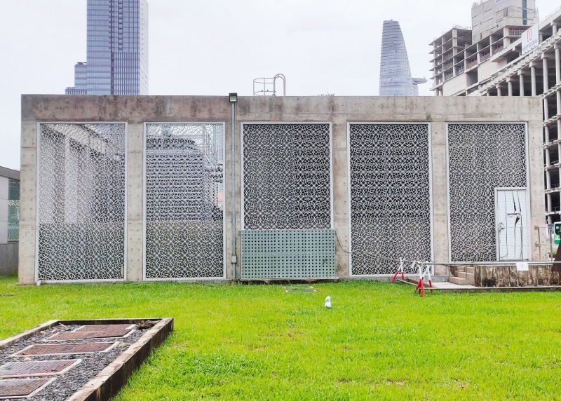 VÁCH HOA VĂN NHÔM ĐÚC Ở METRO BẾN THÀNH - SUỐI TIÊN