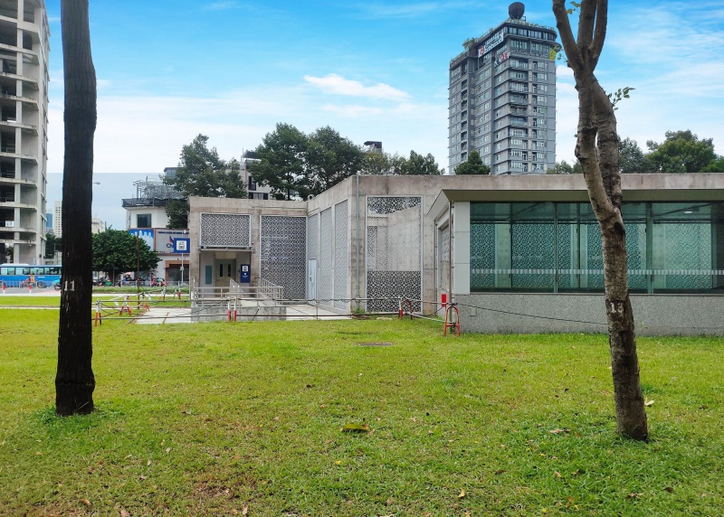 VÁCH HOA VĂN NHÔM ĐÚC Ở METRO BẾN THÀNH - SUỐI TIÊN