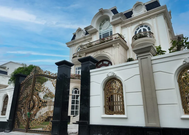Asuzac ACM Aluminum Casting Masterpiece at the Luxury Riverside Villa in Van Phuc City