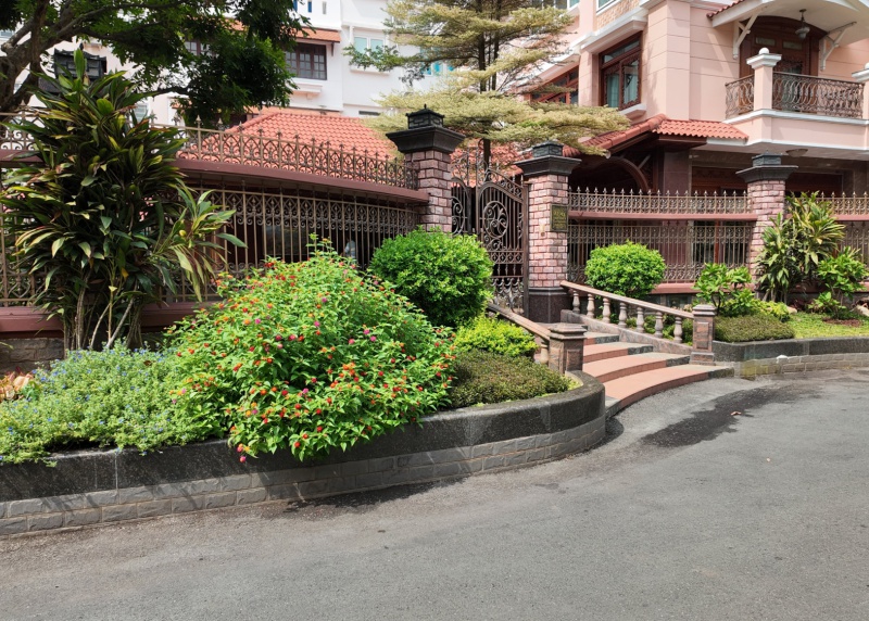 Cổng và Hàng rào Nhôm đúc Stresia tại Phú Mỹ Hưng