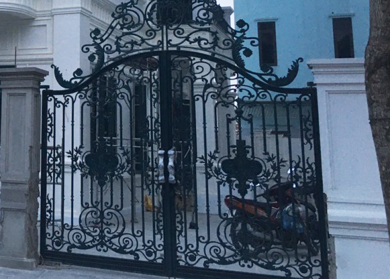 VINTAGE cast aluminum gate