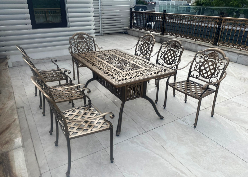 Cast aluminum garden table