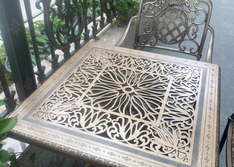 Cast aluminum garden chair